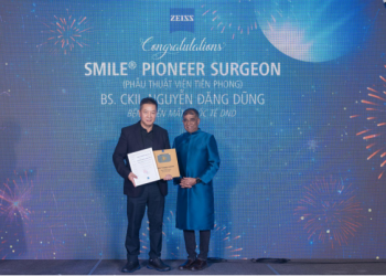 Giám đốc Bệnh viện Mắt Quốc tế DND nhận giải  “Phẫu thuật viên tiên phong mổ SMILE tại Việt Nam”